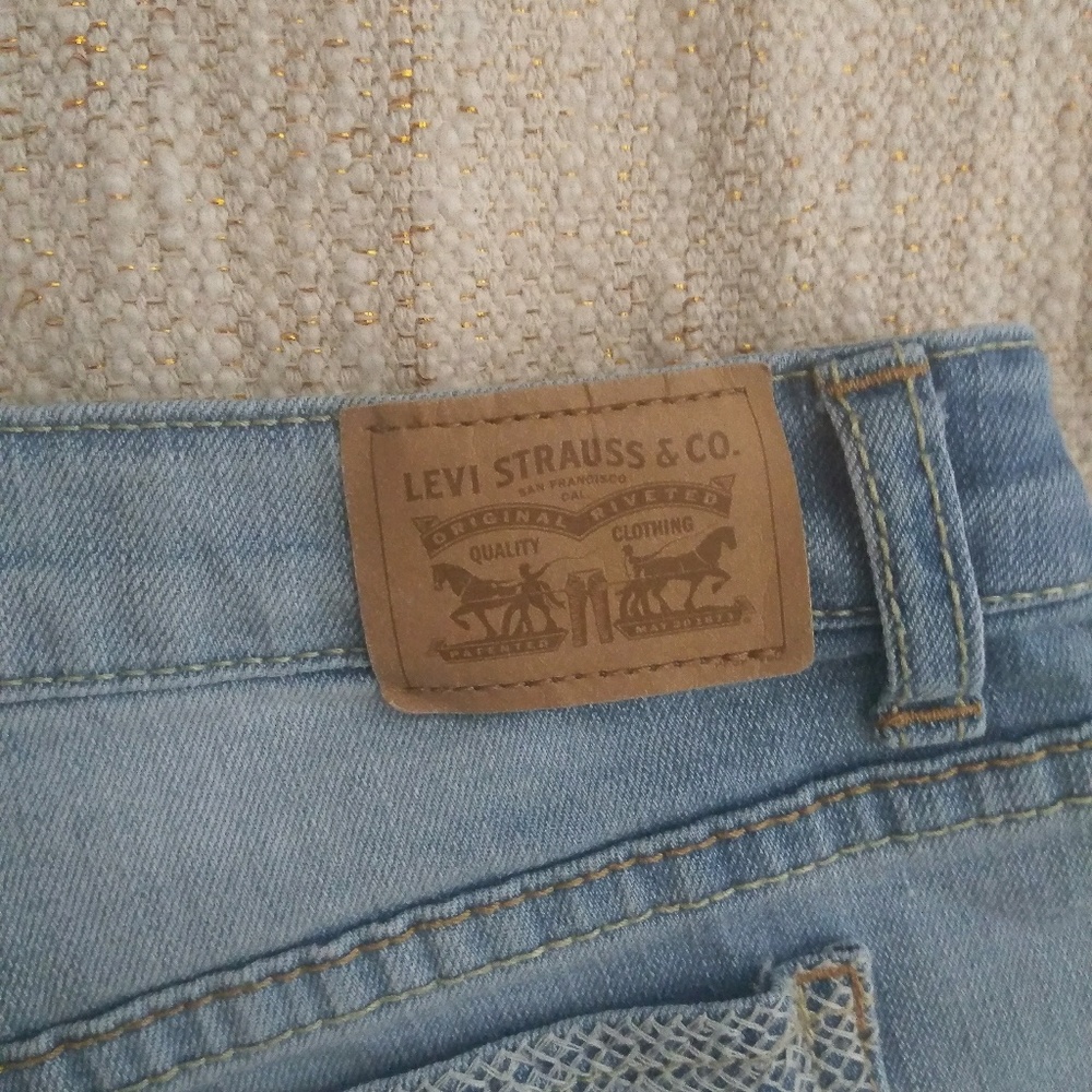 Levi's Cutoffs - Picture 3 of 5